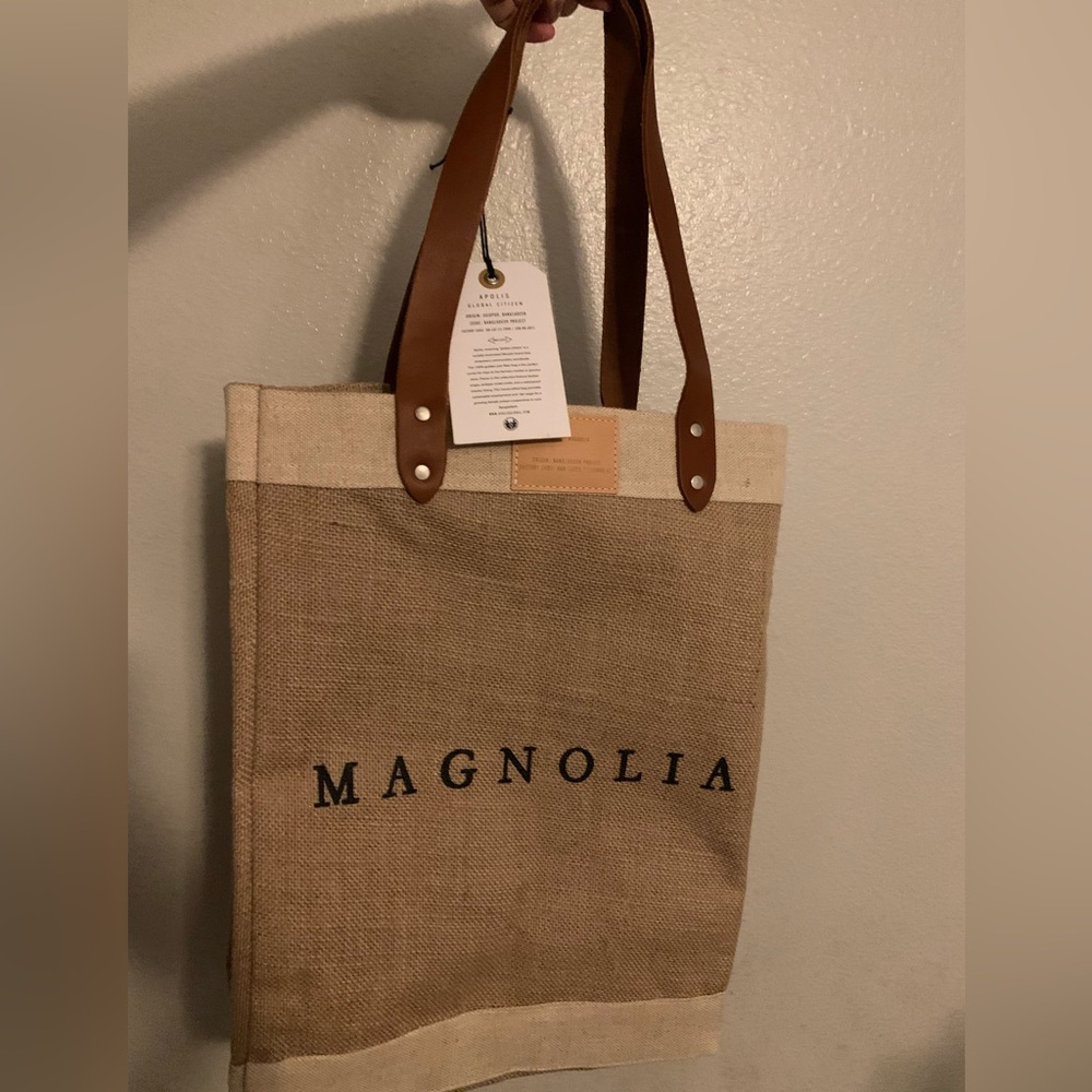 Magnolia jute tote